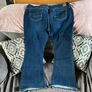 BNW/OT flare-boot cut Artist style American Eagle little stretch jeans